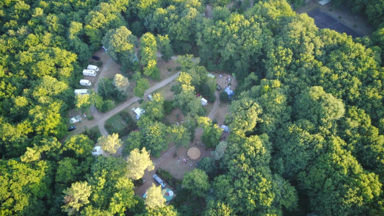 Camping Bois De St Hilaire Chalandray Exterior photo